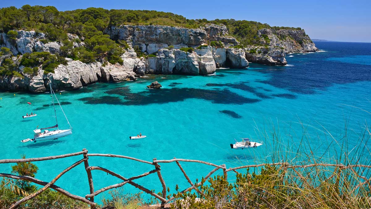 Viajar a Menorca: historia, cultura, monumentos y turismo Playas del mundo