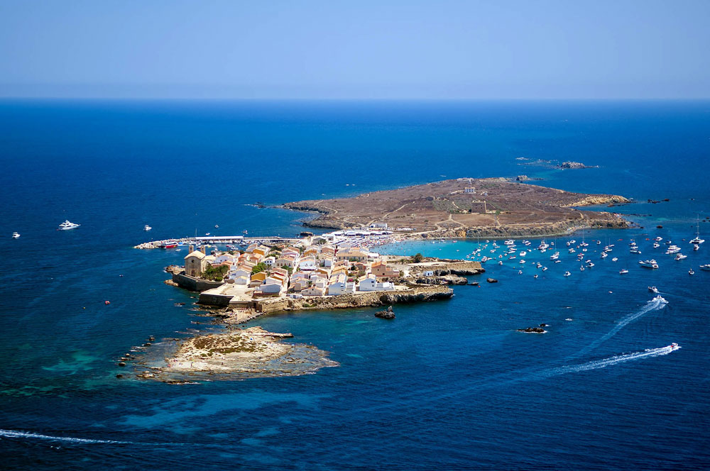 La pequea isla de Tabarca cerca de Alicante Playas del mundo
